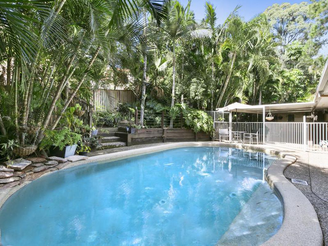 6 Nauru Place, PACIFIC PINES, QLD SOLD May 2017 realestateVIEW